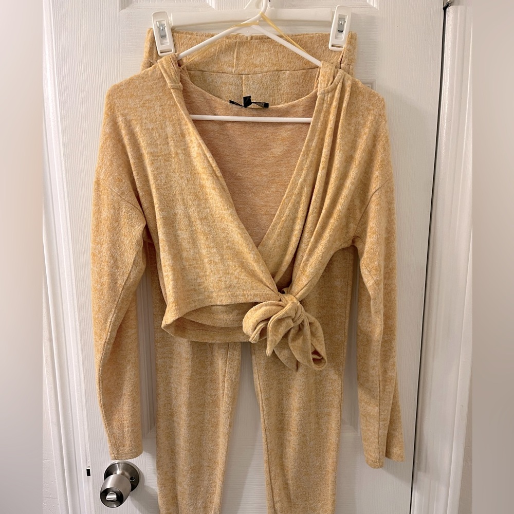 Kittenish Yellow 2-Piece Set